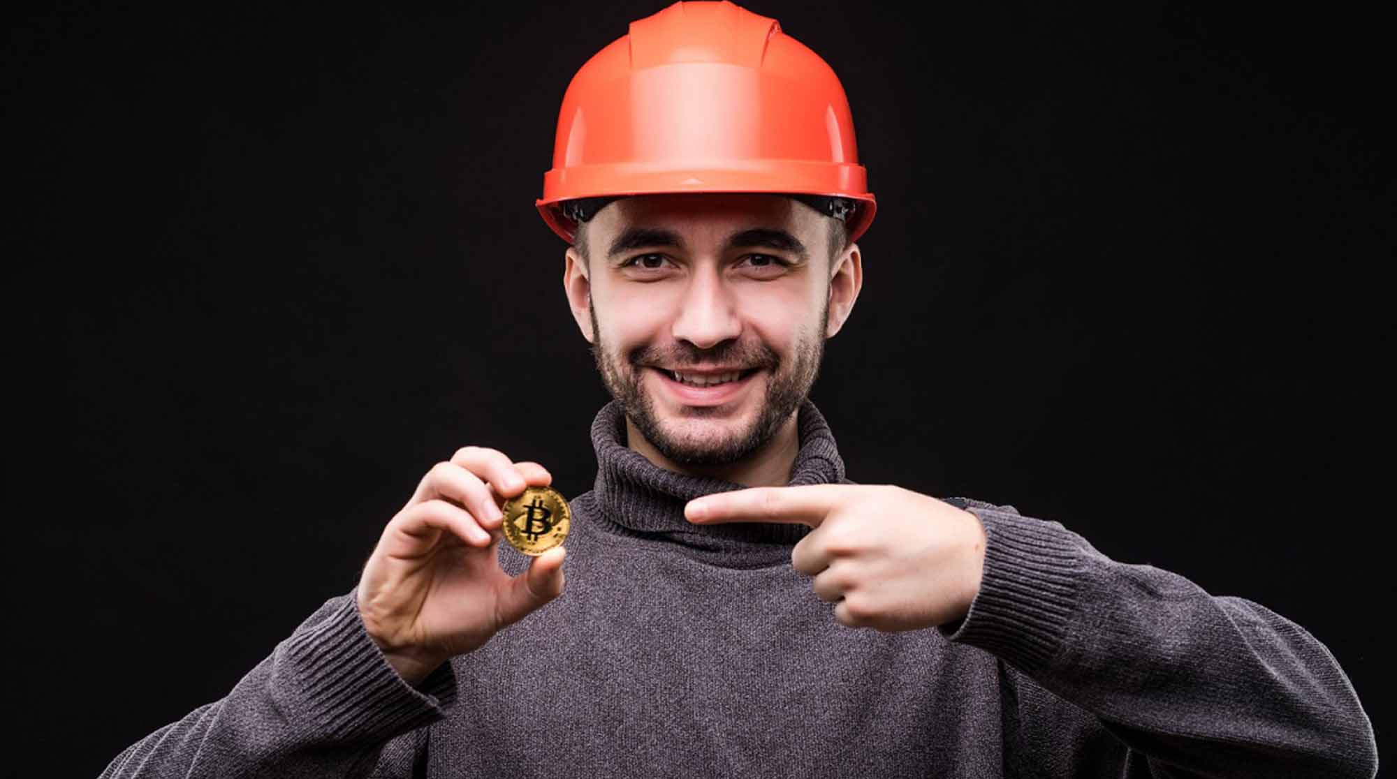 Minerador-de-Bitcoin-apontando-dedo-para-moeda-digital